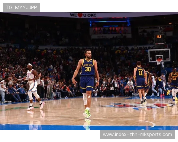 库里借掩护三分再进，金州外线像开闸