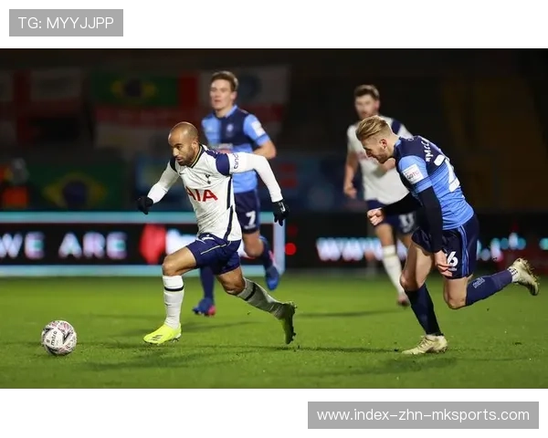 热刺长传直塞撕开对方防线前锋起脚命中：一场精彩的战术演绎