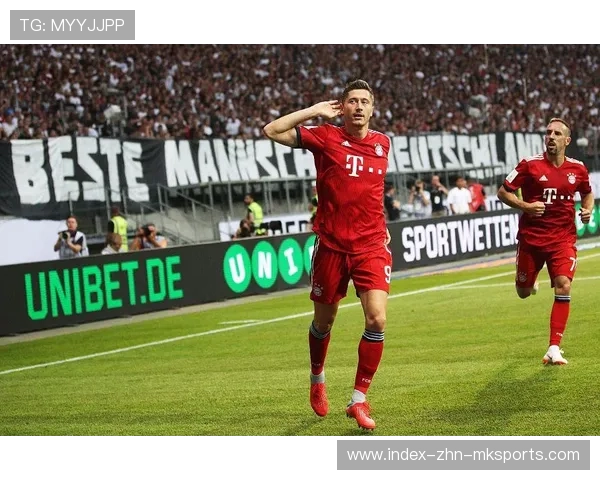 莱万领跑中路制造混乱，拜仁锋线多次接近终结