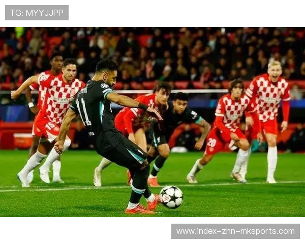 赫罗纳利用中路直塞打穿对手防线——从赛场战术到商业洞察的穿透力